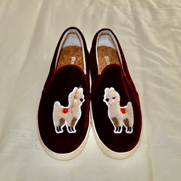 Soludos Burgandy Velvet Llama Slip on Sneakers Comfort Shoes Womens Size 8 - Picture 2 of 5